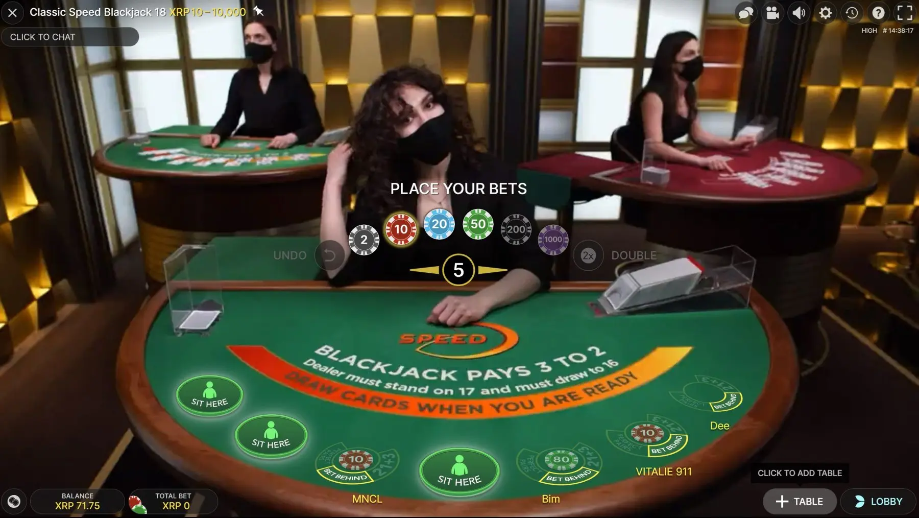 blackjack gyvai evolution gaming dalintoja su garbanotais plaukais